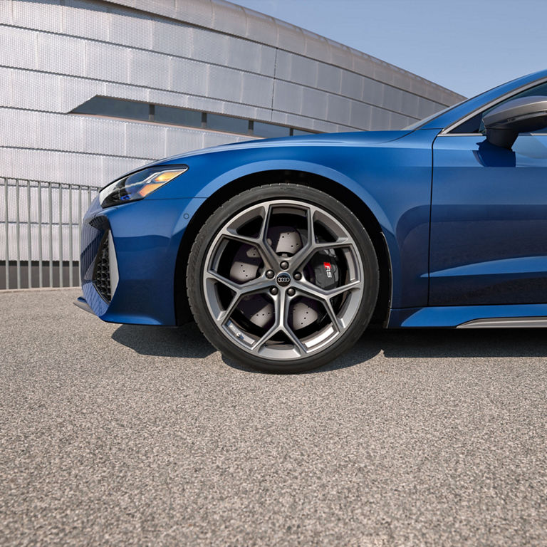 Close up on the tire of the Audi RS 7 performance