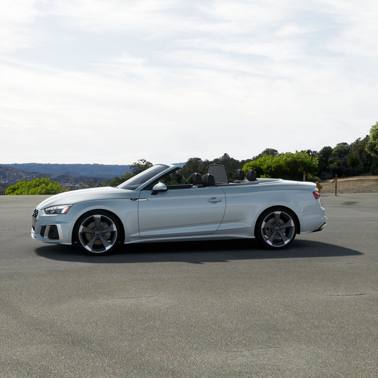 Profil latéral de l'Audi A5 Cabriolet.