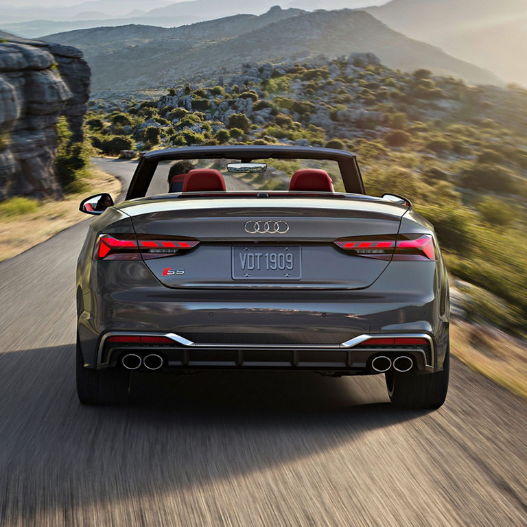 Profil arrière de l'Audi S5 Cabriolet.