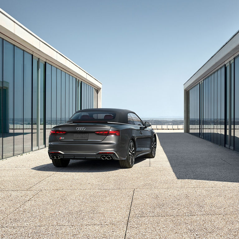 Back profile of the Audi S5 Cabriolet.