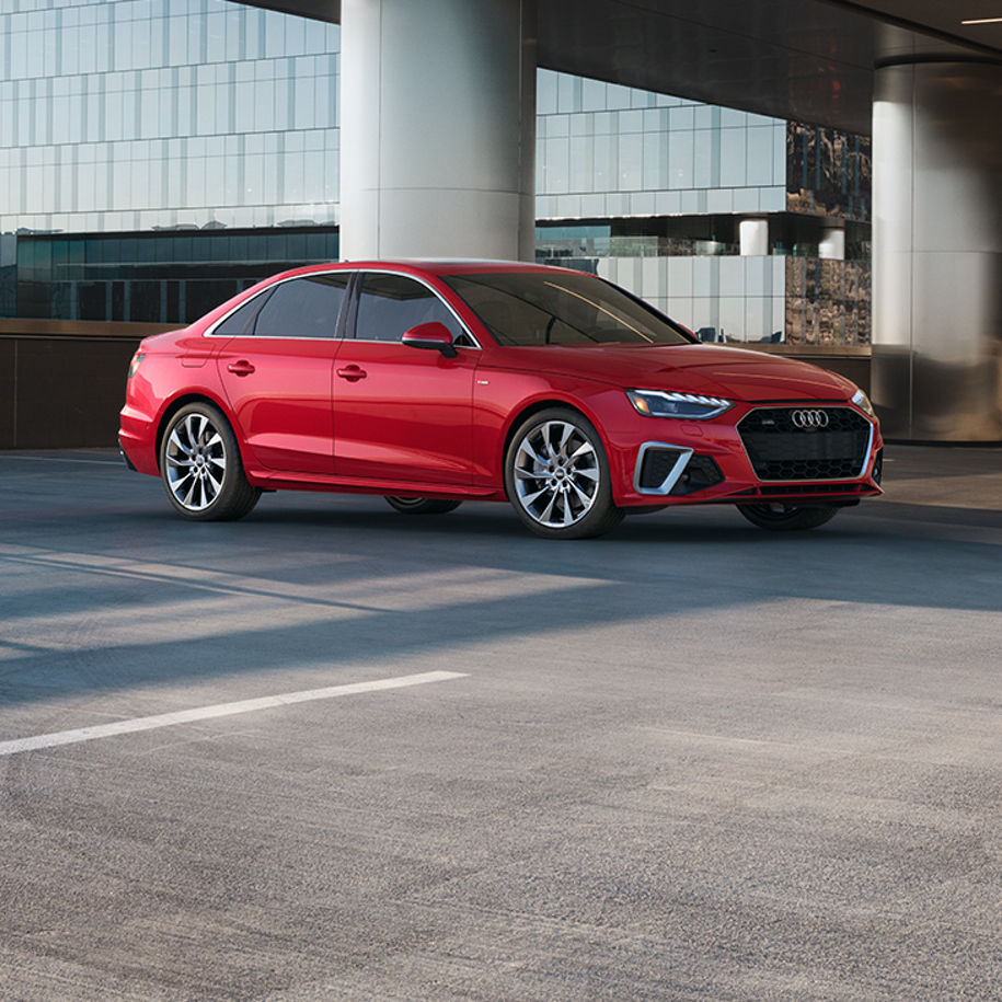 Profil avant aux trois quarts de l'Audi A4 berline.