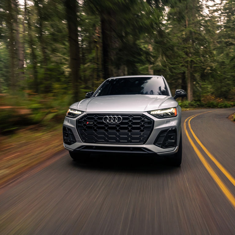 Illustration of the dynamic steering feature on the Audi SQ5.