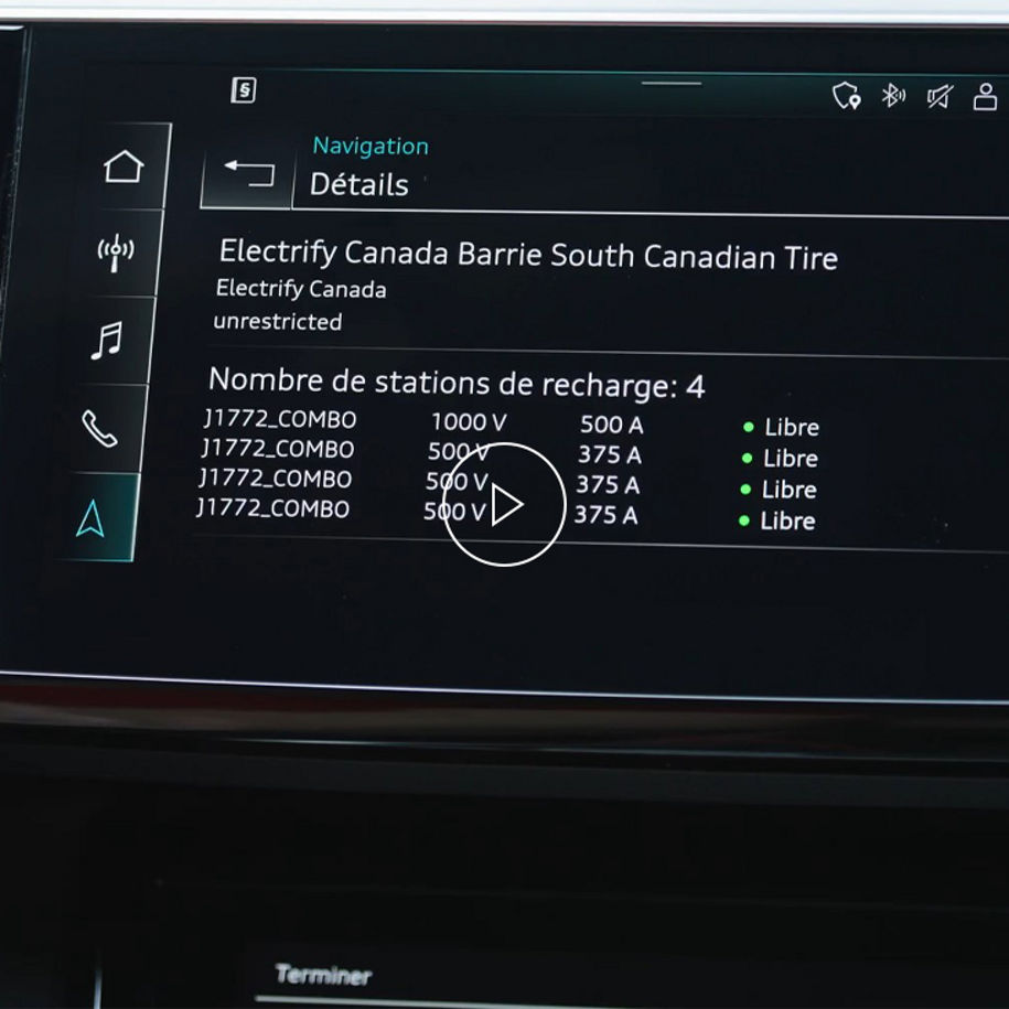 Gros plan du menu des bornes de recharge du système MMI Audi.