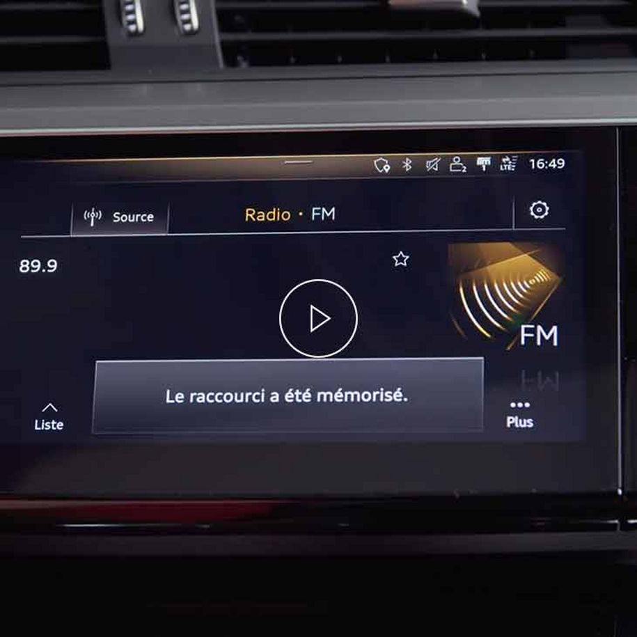Gros plan de la fenêtre des raccourcis sauvegardés dans l’interface multimédia Audi.