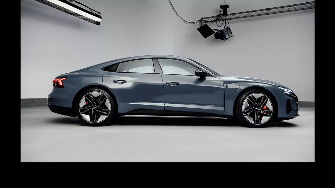 Side profile of the Audi RS e-tron GT in a photo studio. 