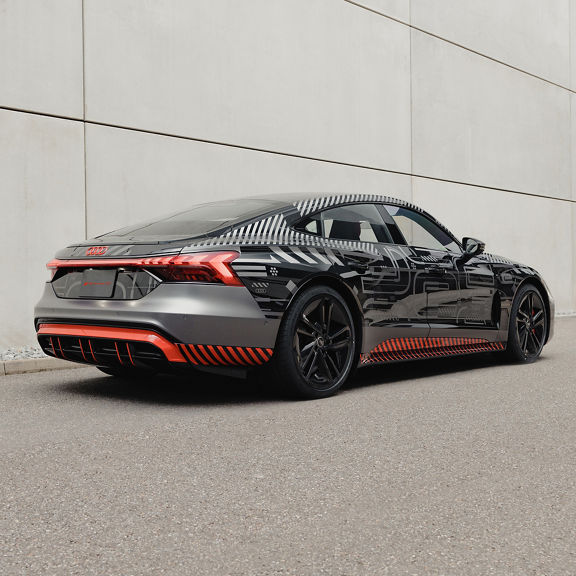 Back 3/4 view of the Audi RS e-tron GT project_513/2 parked.