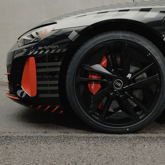 Close up on the tire of the Audi RS e-tron GT project_513/2.