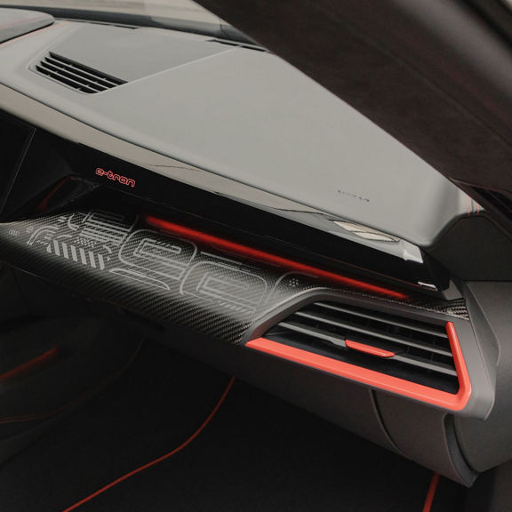 Close up on the carbon fiber inlays inside the Audi RS e-tron GT project_513/2.