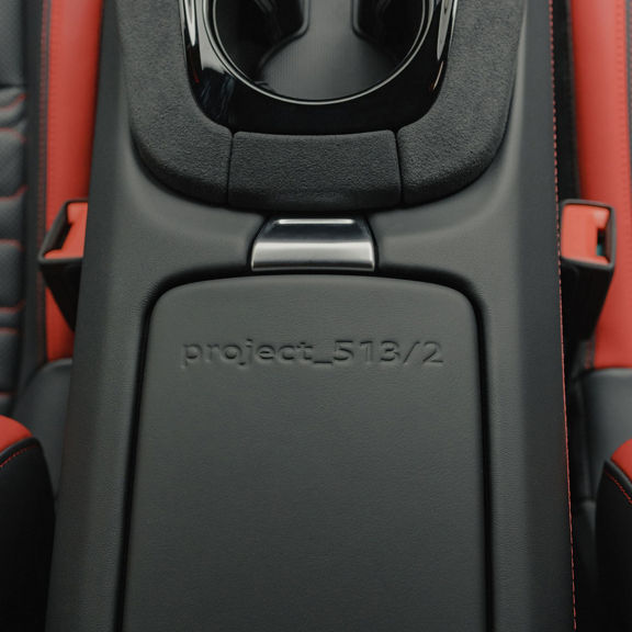 Close up on the center armrest of the Audi RS e-tron GT project_513/2.