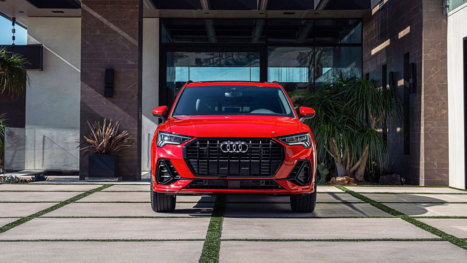 Front profile of the Audi Q3.