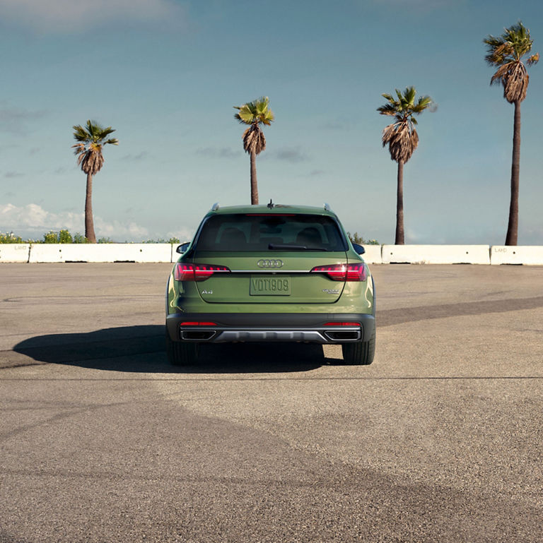 Rear profile of the Audi A4 allroad®. 