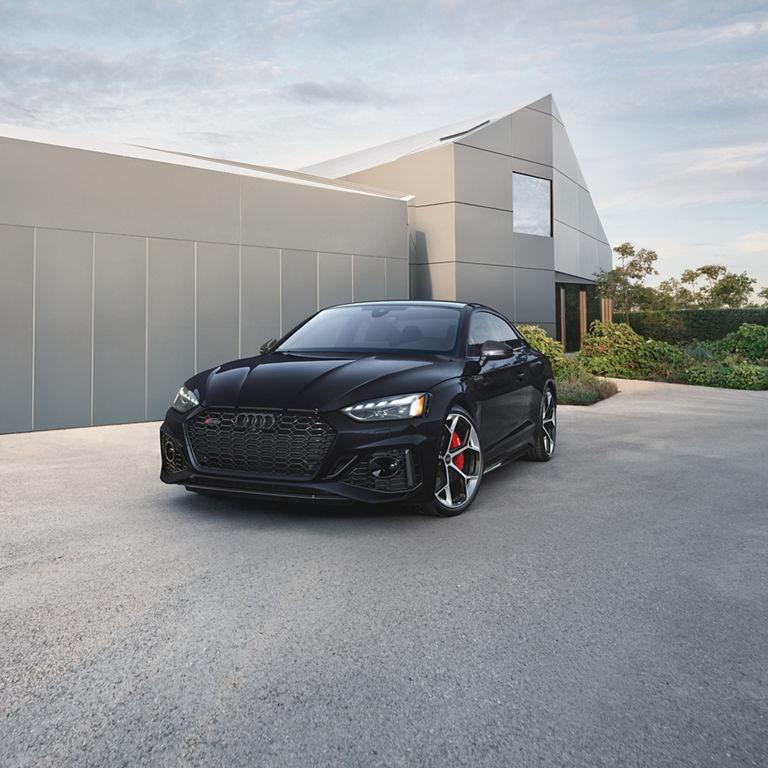 Three-quarter front view of the Audi RS 5 Sportback.