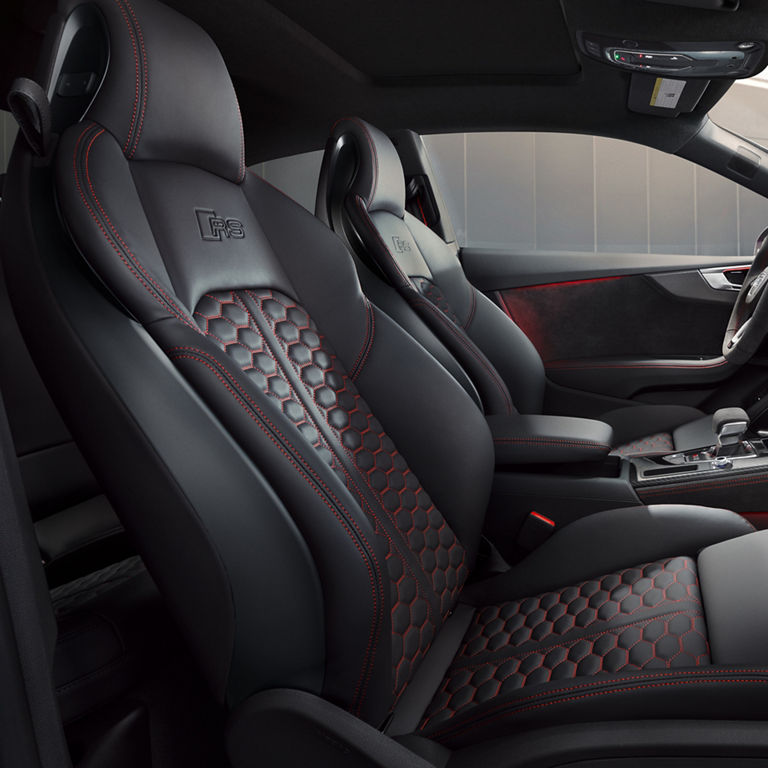 Close-up of the Fine Nappa front seats of the Audi RS 5 Coupe.