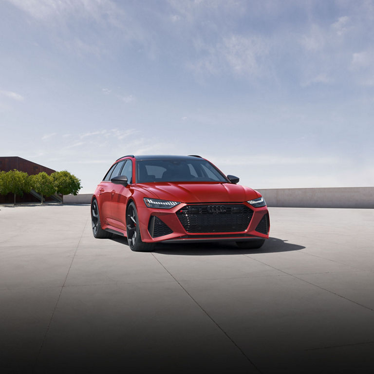 Front 3/4 view of the Audi RS 6 Avant performance
