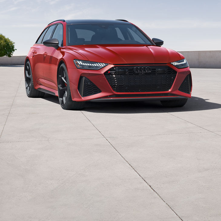 Front view of the Audi RS 6 Avant performance parked.