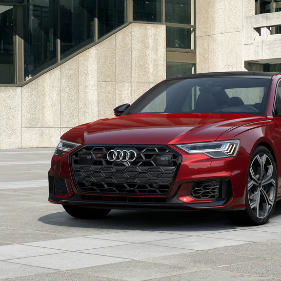 Front 3/4 view of the Audi S6.