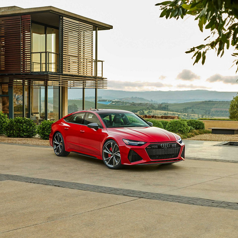 Vue avant aux trois quarts de l’Audi RS 7 Sportback.