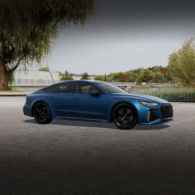 Gros plan sur les rétroviseurs de l’Audi RS 7 performance.
