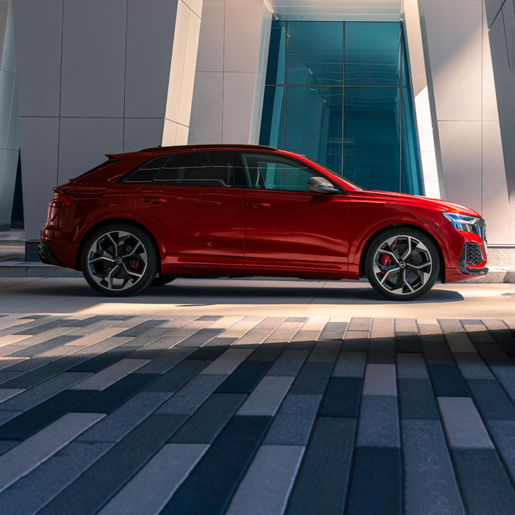 Side profile of the Audi RS Q8 parked.