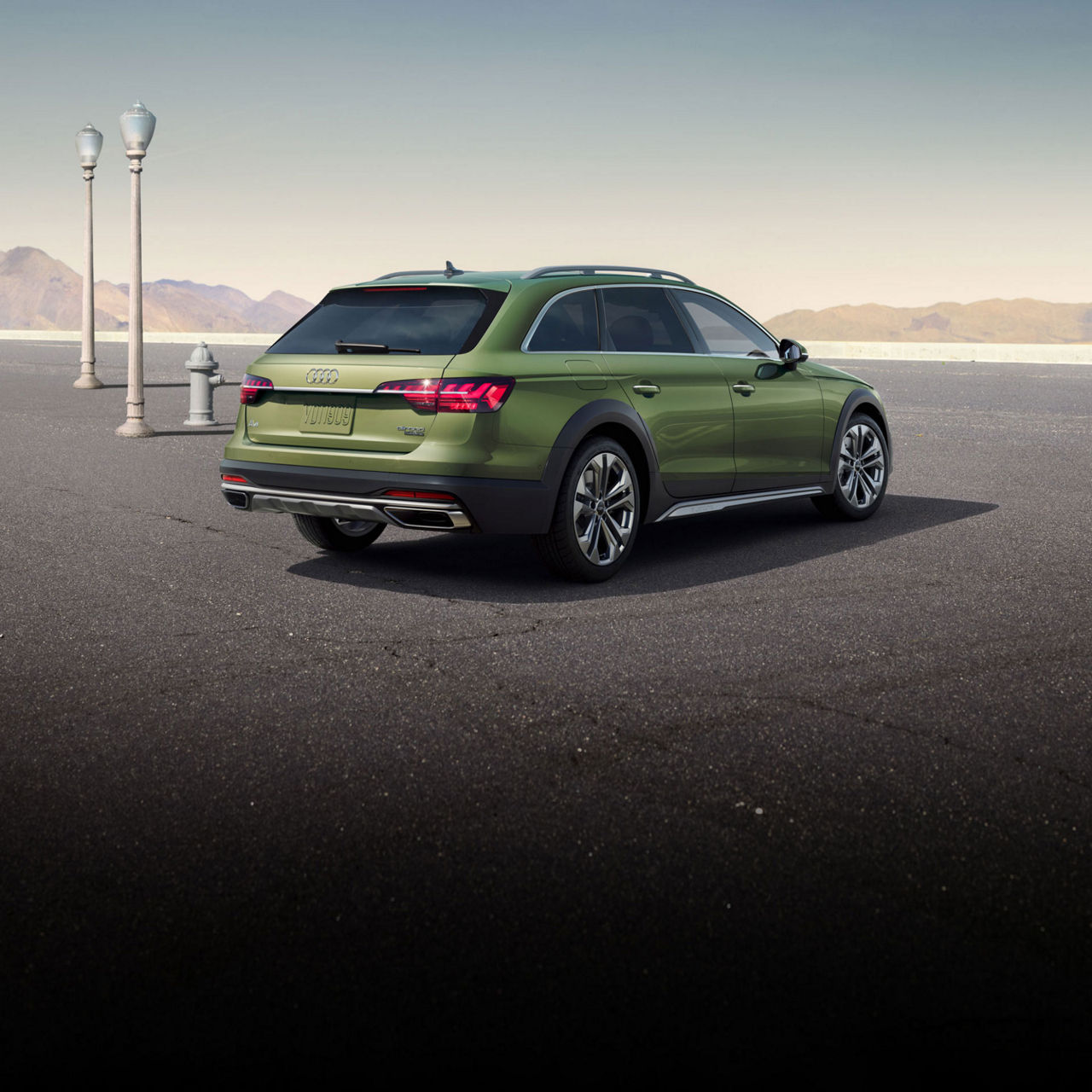 Three-quarter rear view of the Audi A4 allroad® parked. 