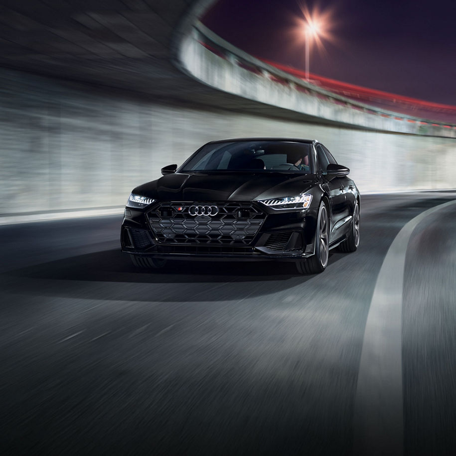 Profil avant de l'Audi S7 en déplacement. 
