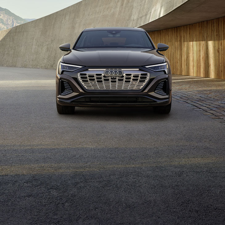 Front profile of the Audi Q8 Sportback e-tron parked. 