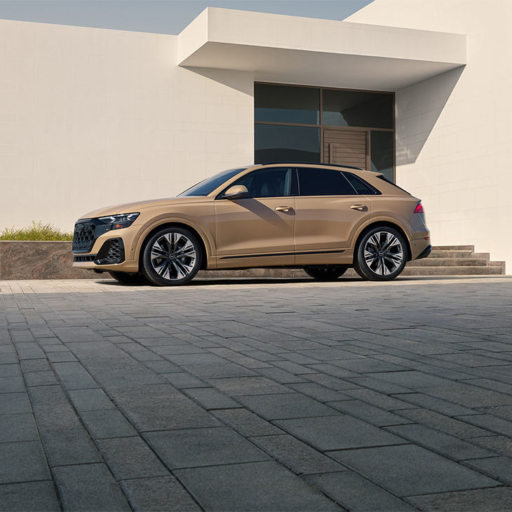 Three-quarter front profile of the Audi Q8 parked.