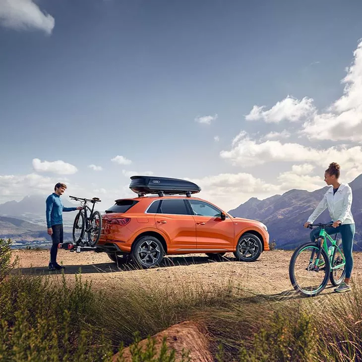 Side profile of the Audi Q3 with a roof rack. 