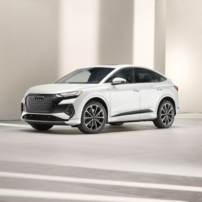 Three-quarter front view of the Audi Q4 Sportback e-tron®.