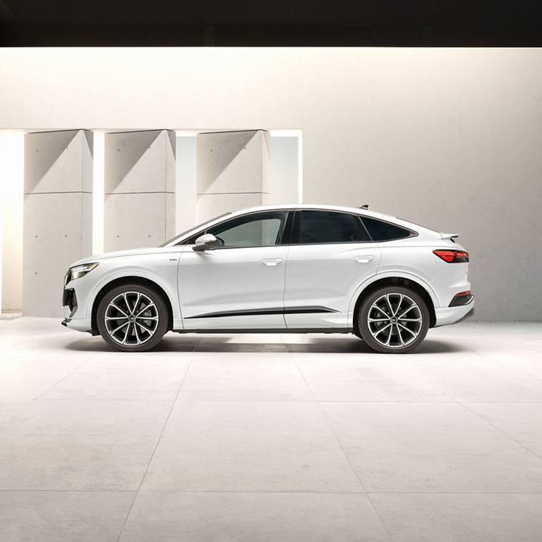 Side profile of the Audi Q4 Sportback e-tron®.