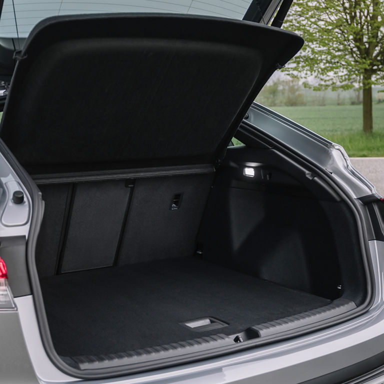 Close-up of the split-folding rear seats in the Audi Q4 Sportback e-tron®.