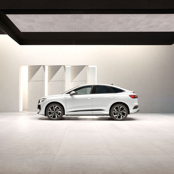 Side profile of the Audi Q4 Sportback e-tron®.