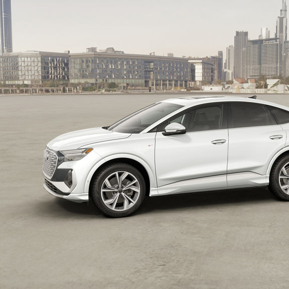 Side profile of the Audi Q4 Sportback e-tron®.