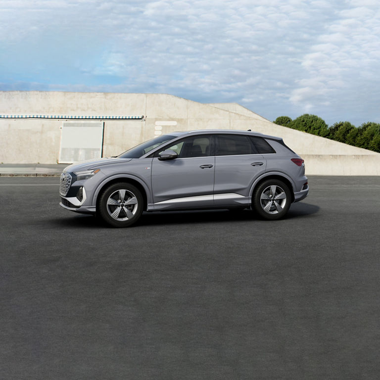 Side view of the Q4 e-tron. 