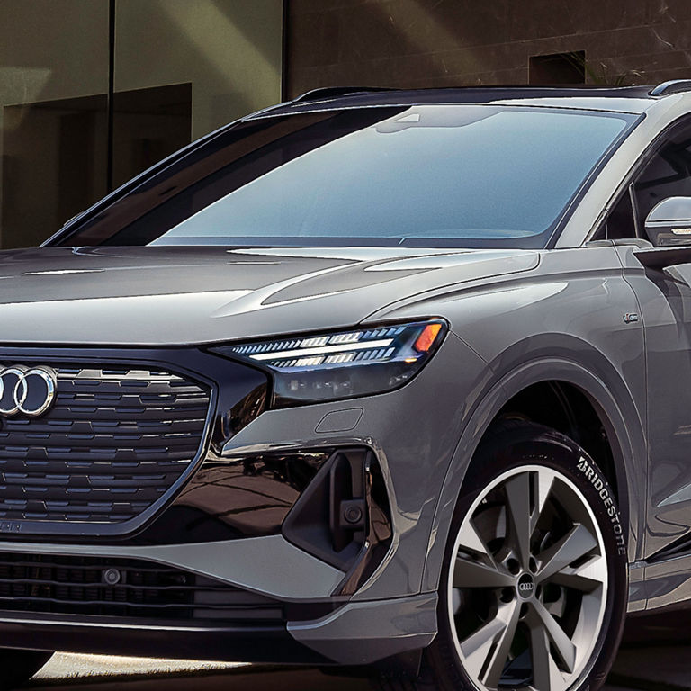 Close-up of the Matrix LED headlight on the Audi Q4 e-tron®.