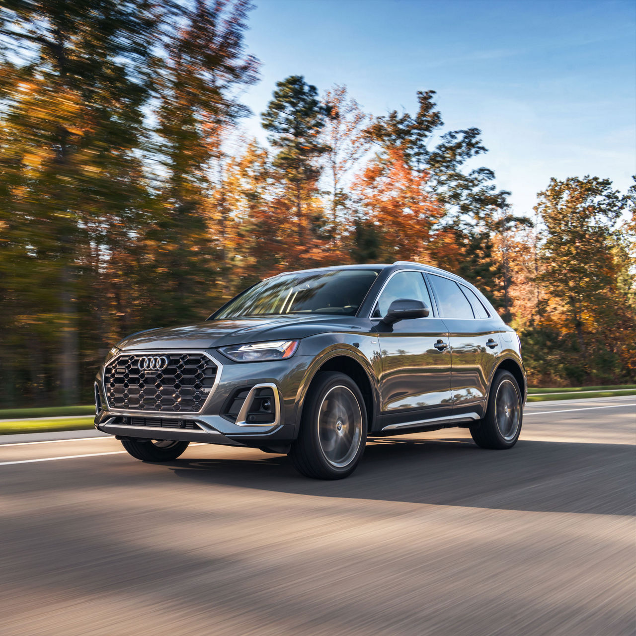 Three-quarter front view of the Audi Q5 PHEV.