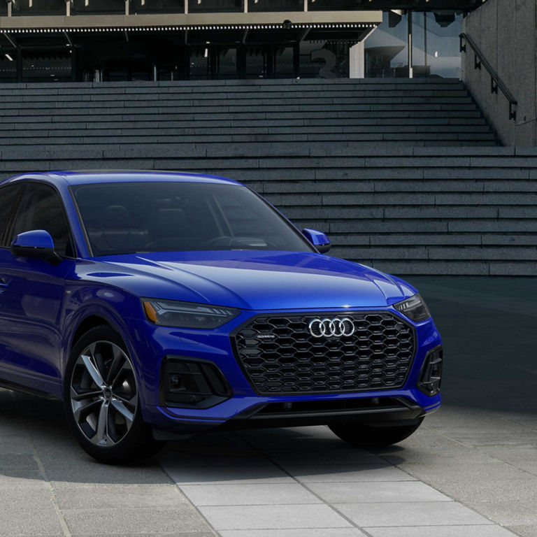 Three-quarter front view of the Audi Q5 Sportback.