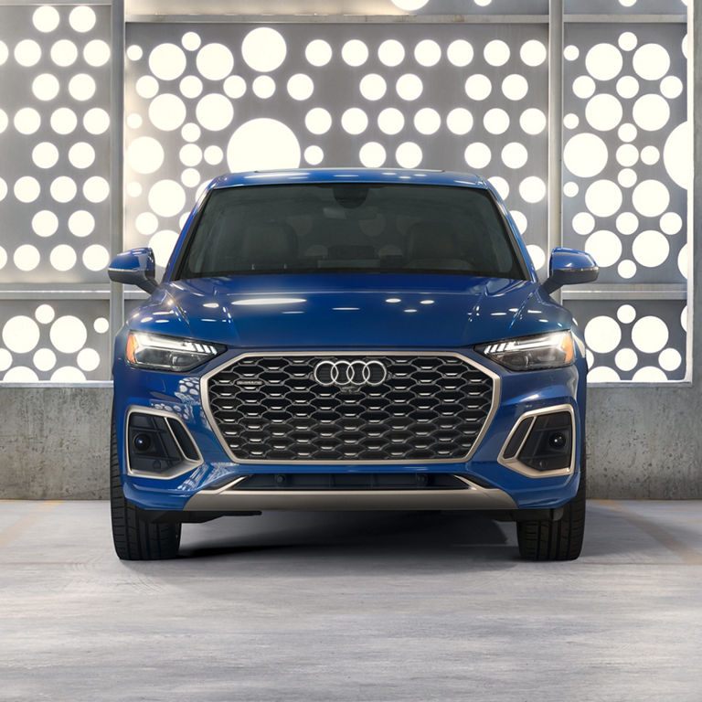 Front profile of the Audi Q5 Sportback.