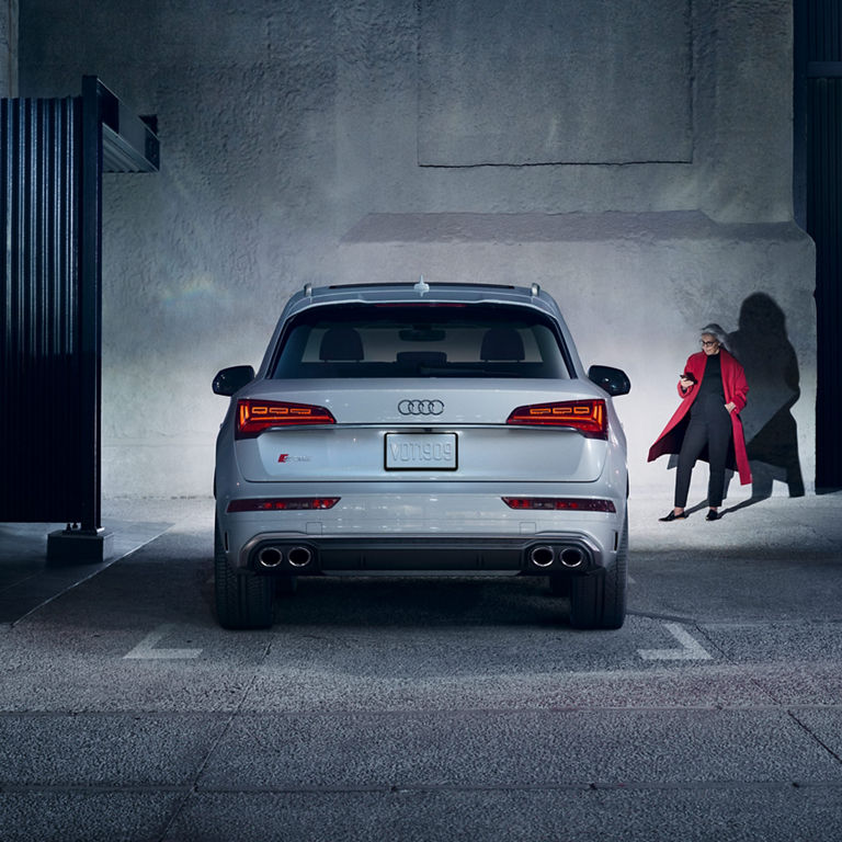 Rear profile of the Audi SQ5.