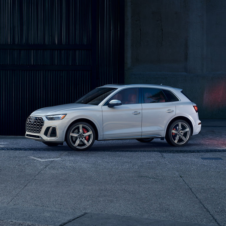 Side profile of the Audi SQ5.