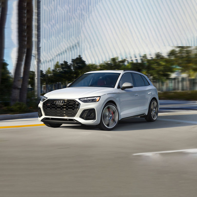 Three-quarter front view of the Audi SQ5 accelerating. 