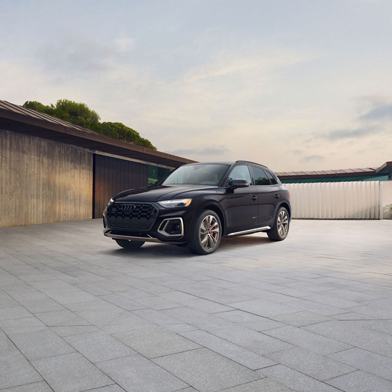 3/4 front profile of the Audi SQ5.