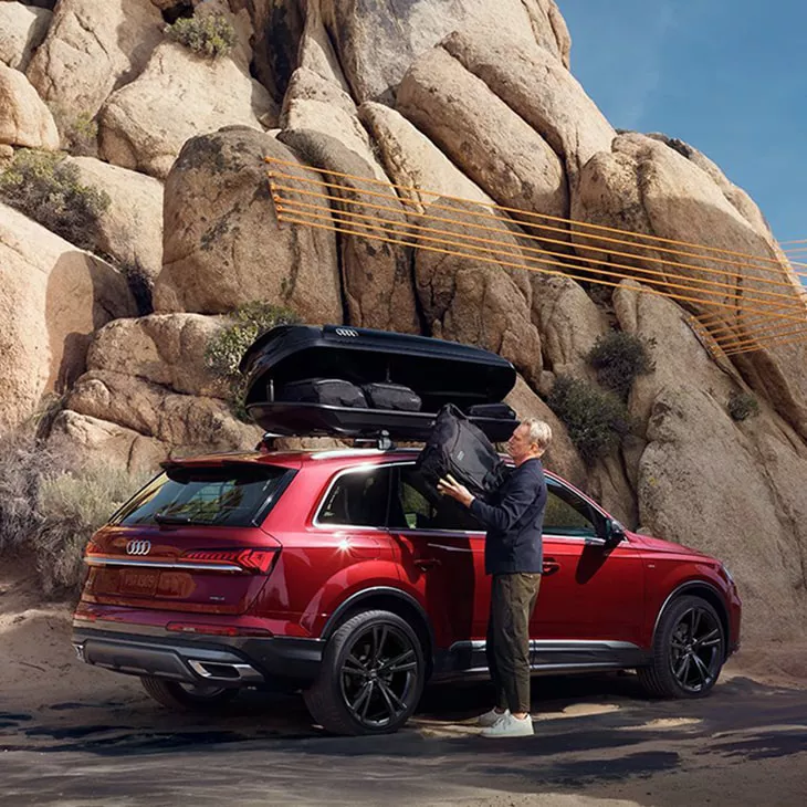 View of the Audi Q7 with roof rack.