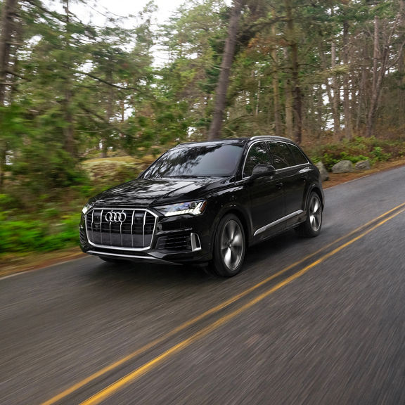 Three quarter side view of the Audi Q7 accelerating.