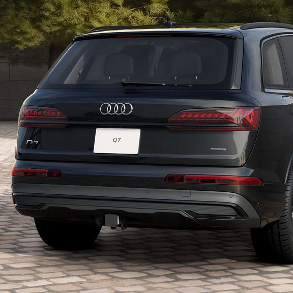 Rear profile of the Audi Q7. 