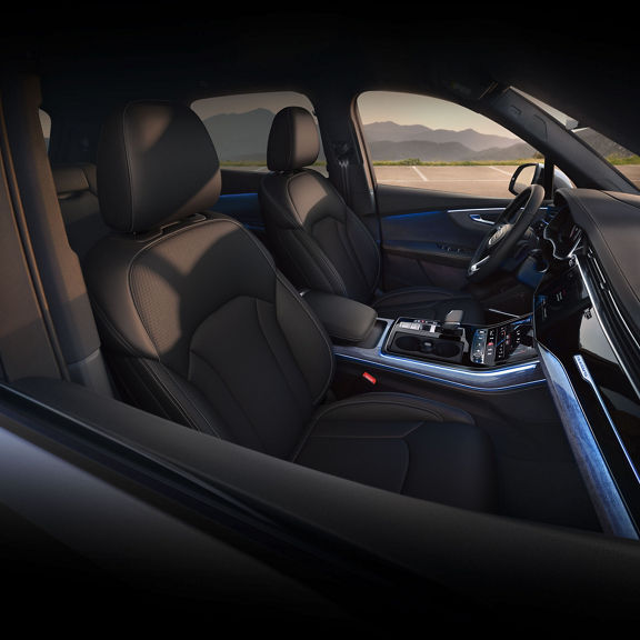 Three-quarter front view of the Audi Q7.