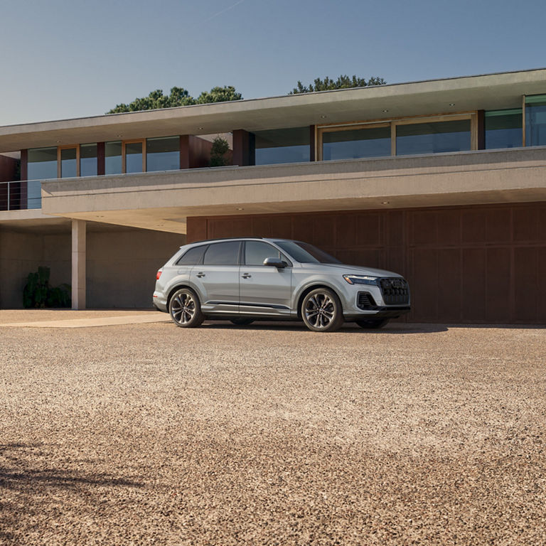 Three quarter side view of the Audi Q7 accelerating.
