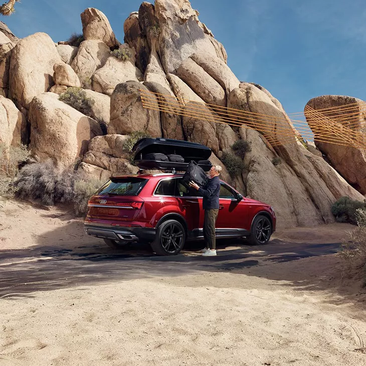 Three-quarter rear-view of the Audi SQ7 with roof rack.