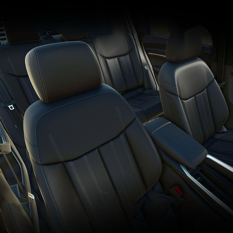 View of the contour seats in the Audi SQ8 e-tron.