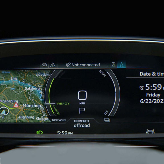 View of the Audi virtual cockpit in the Audi Q8 e-tron®.